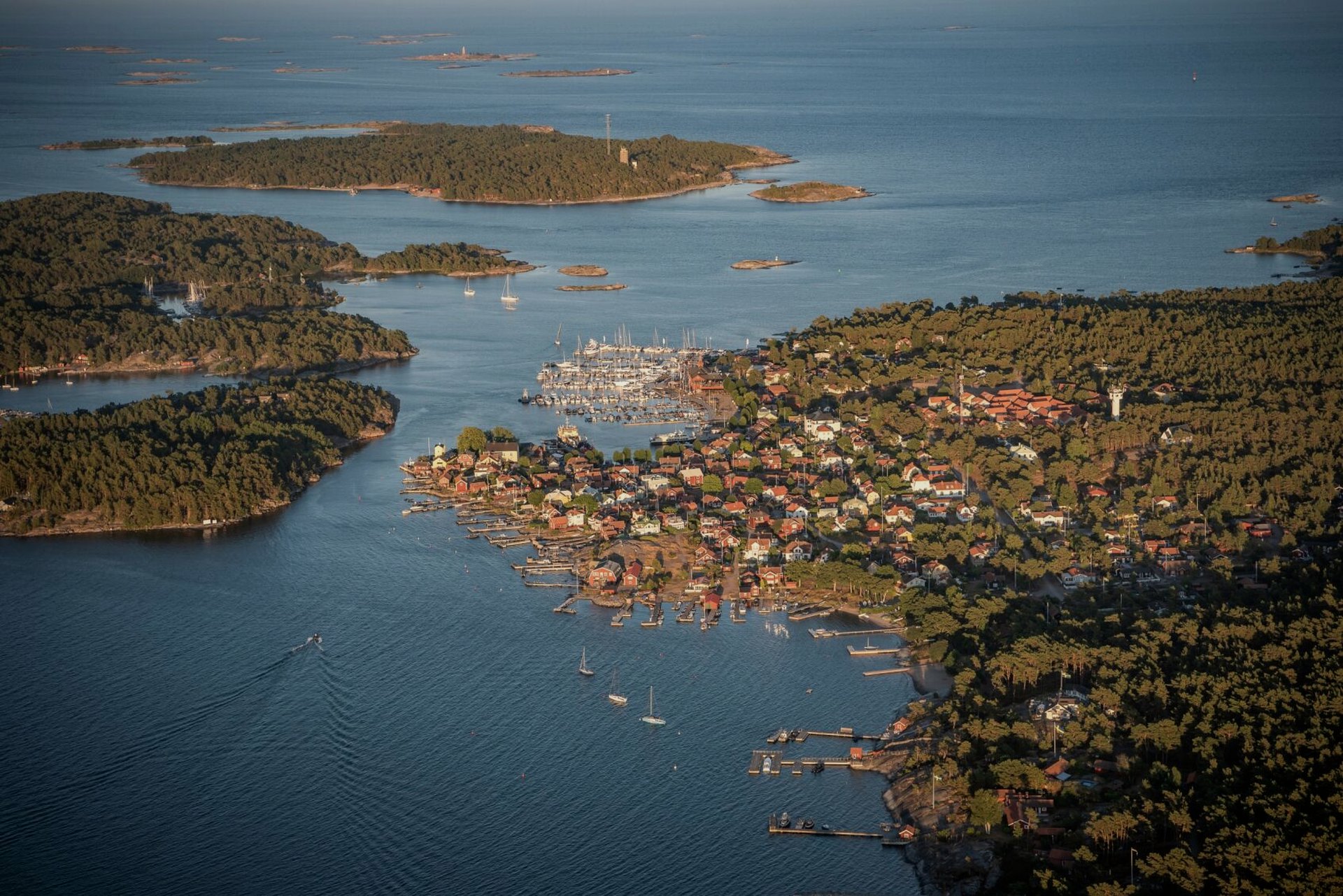 Helicopter transport to the Stockholm archipelago