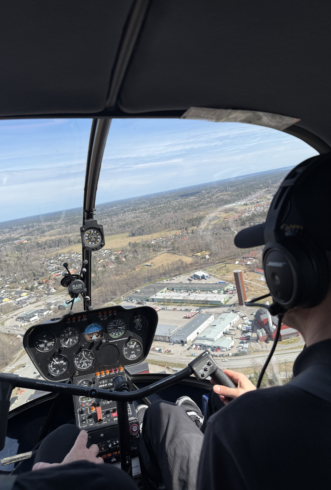Provflyg en helikopter – presentkort helikoptertur att ladda ned