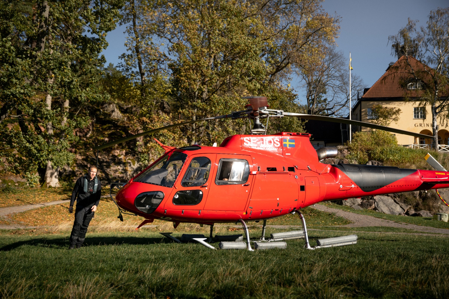 Helikopter vid Grinda Wärdshus