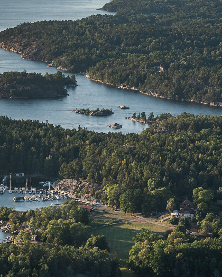 Grinda från ovan – skärgård, hamn och Grinda Wärdshus
