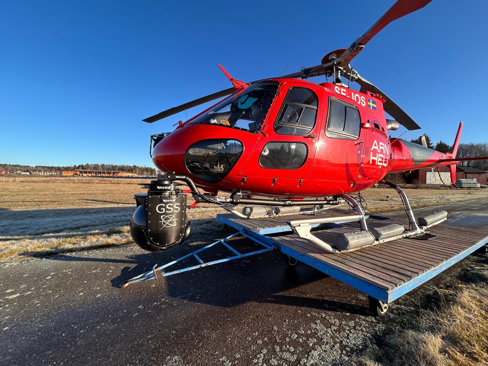 Helicopter with stabilised GSS camera rig