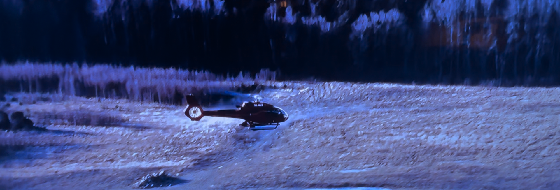 Helicopter in a scene from Vi kommer i fred