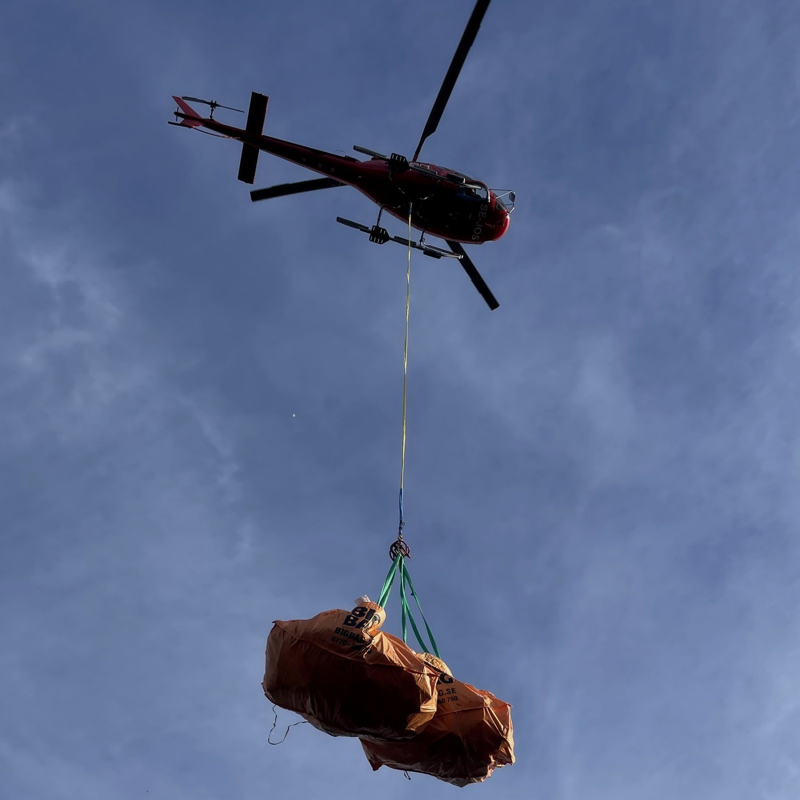 Materiallyft med helikopter